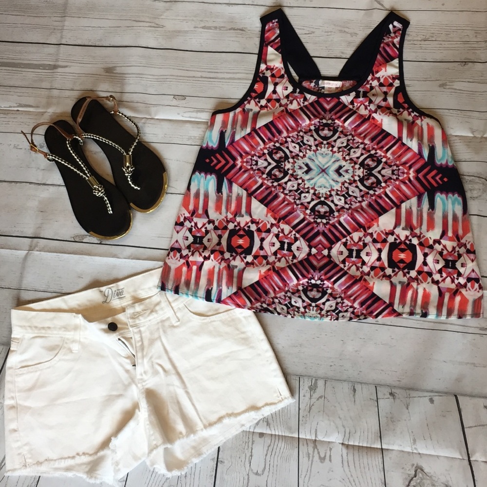 Tank with geometric print